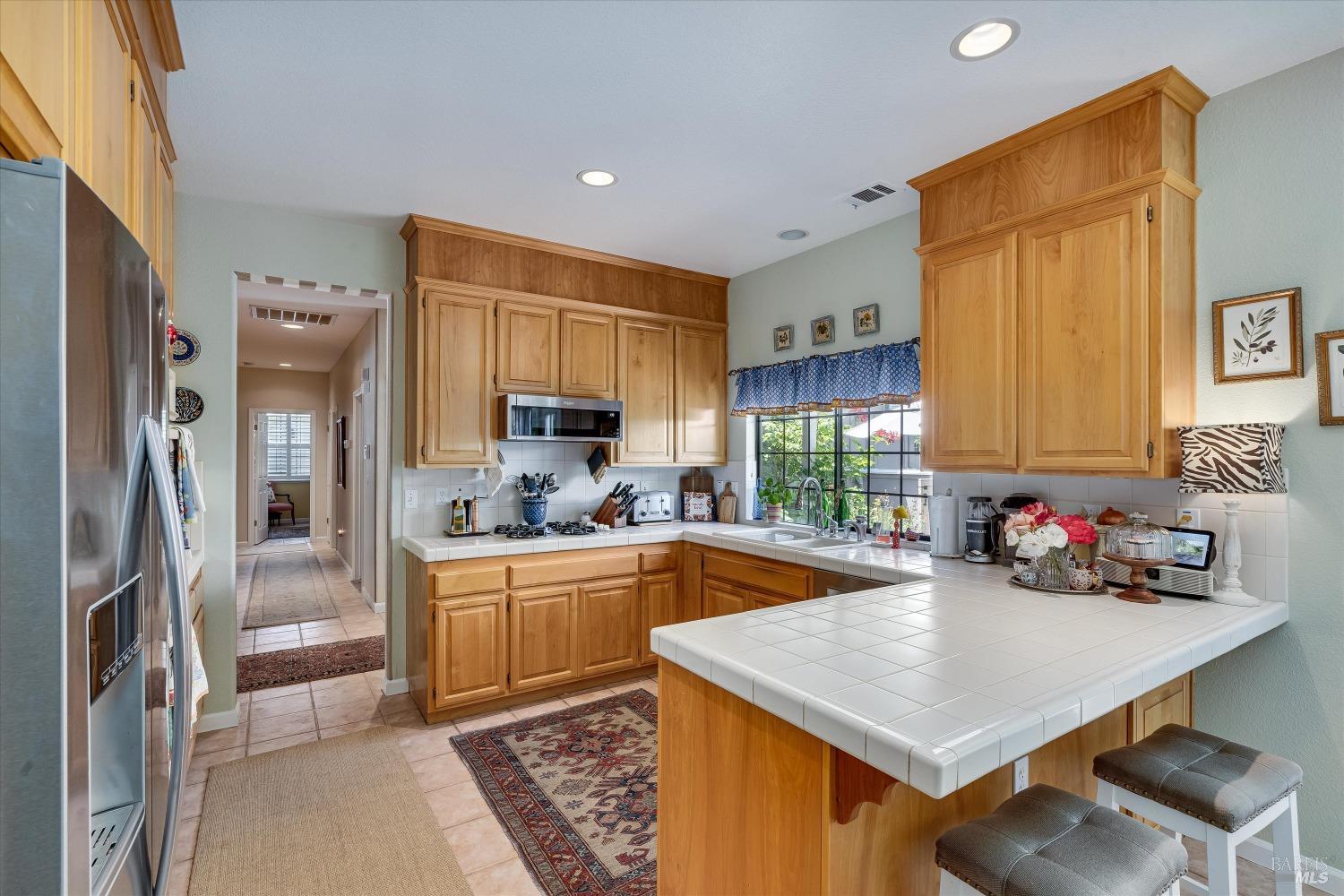 Detail Gallery Image 6 of 28 For 701 Amherst Cir, Sonoma,  CA 95476 - 3 Beds | 2 Baths