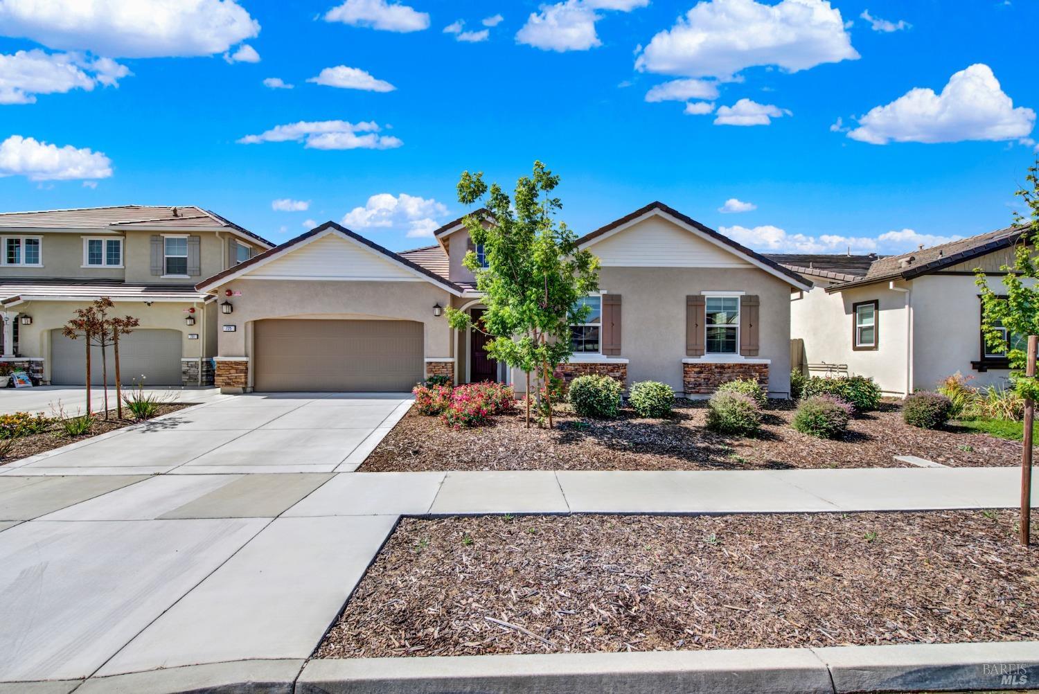 Detail Gallery Image 2 of 77 For 725 Hydrangea Dr, Vacaville,  CA 95687 - 3 Beds | 2/1 Baths