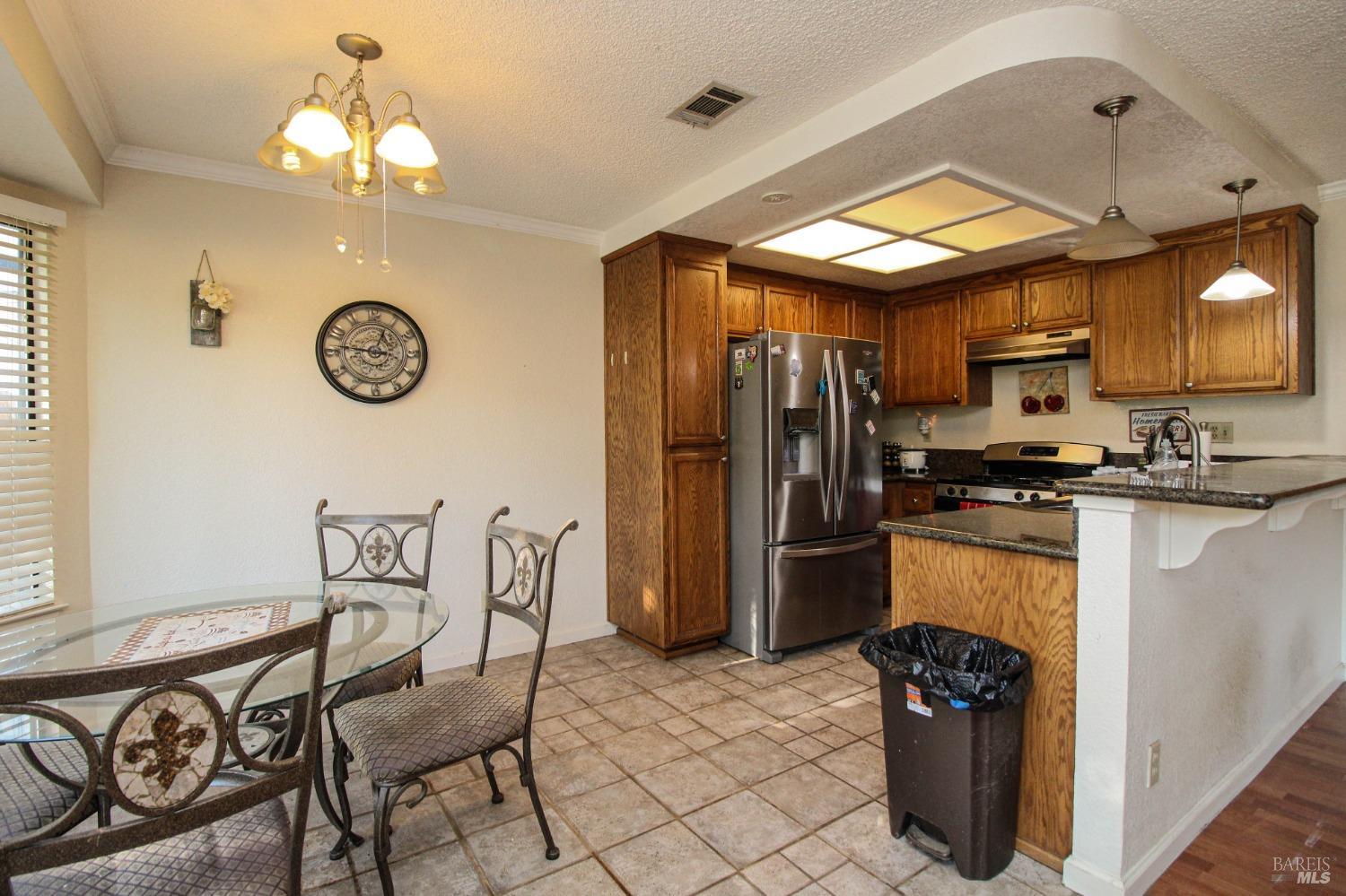 Detail Gallery Image 17 of 50 For 1320 Lois Ln, Suisun City,  CA 94585 - 3 Beds | 2 Baths