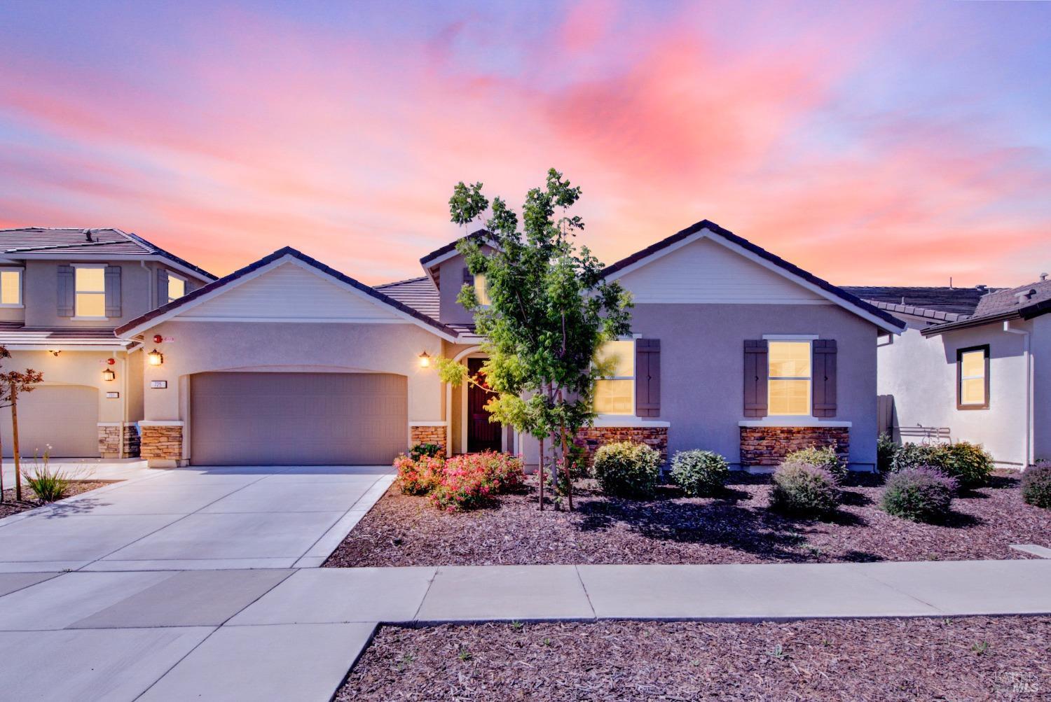 Detail Gallery Image 1 of 77 For 725 Hydrangea Dr, Vacaville,  CA 95687 - 3 Beds | 2/1 Baths