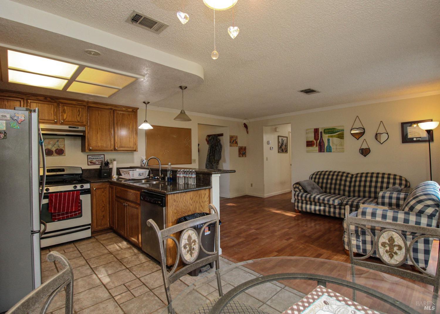 Detail Gallery Image 19 of 50 For 1320 Lois Ln, Suisun City,  CA 94585 - 3 Beds | 2 Baths