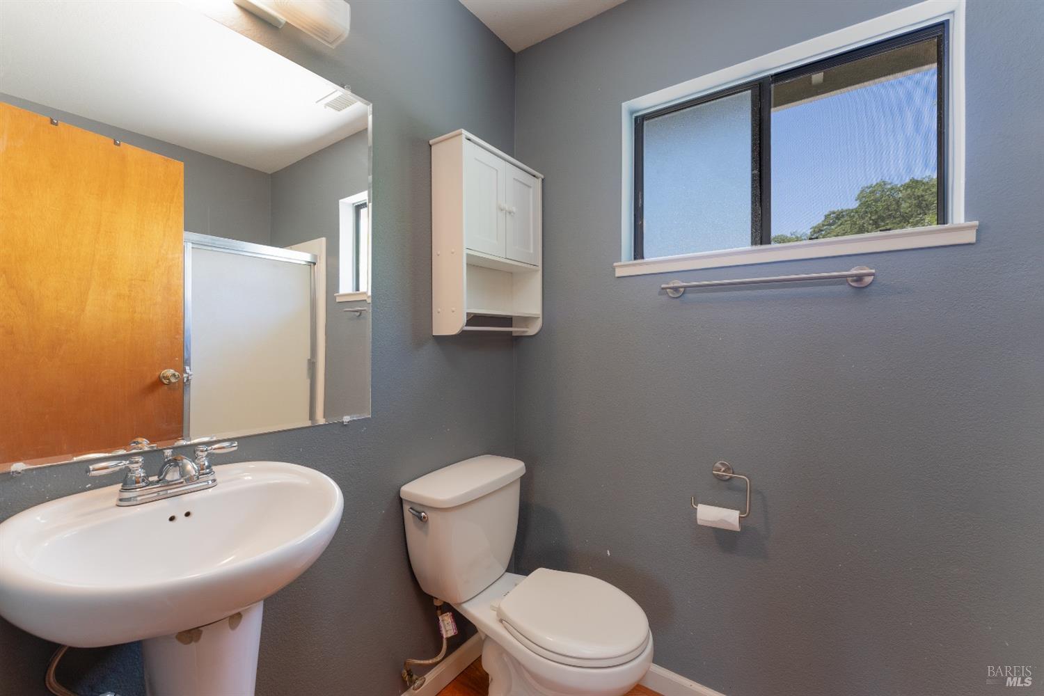 Detail Gallery Image 12 of 20 For 1342 Helen Ave, Ukiah,  CA 95482 - 3 Beds | 2/1 Baths