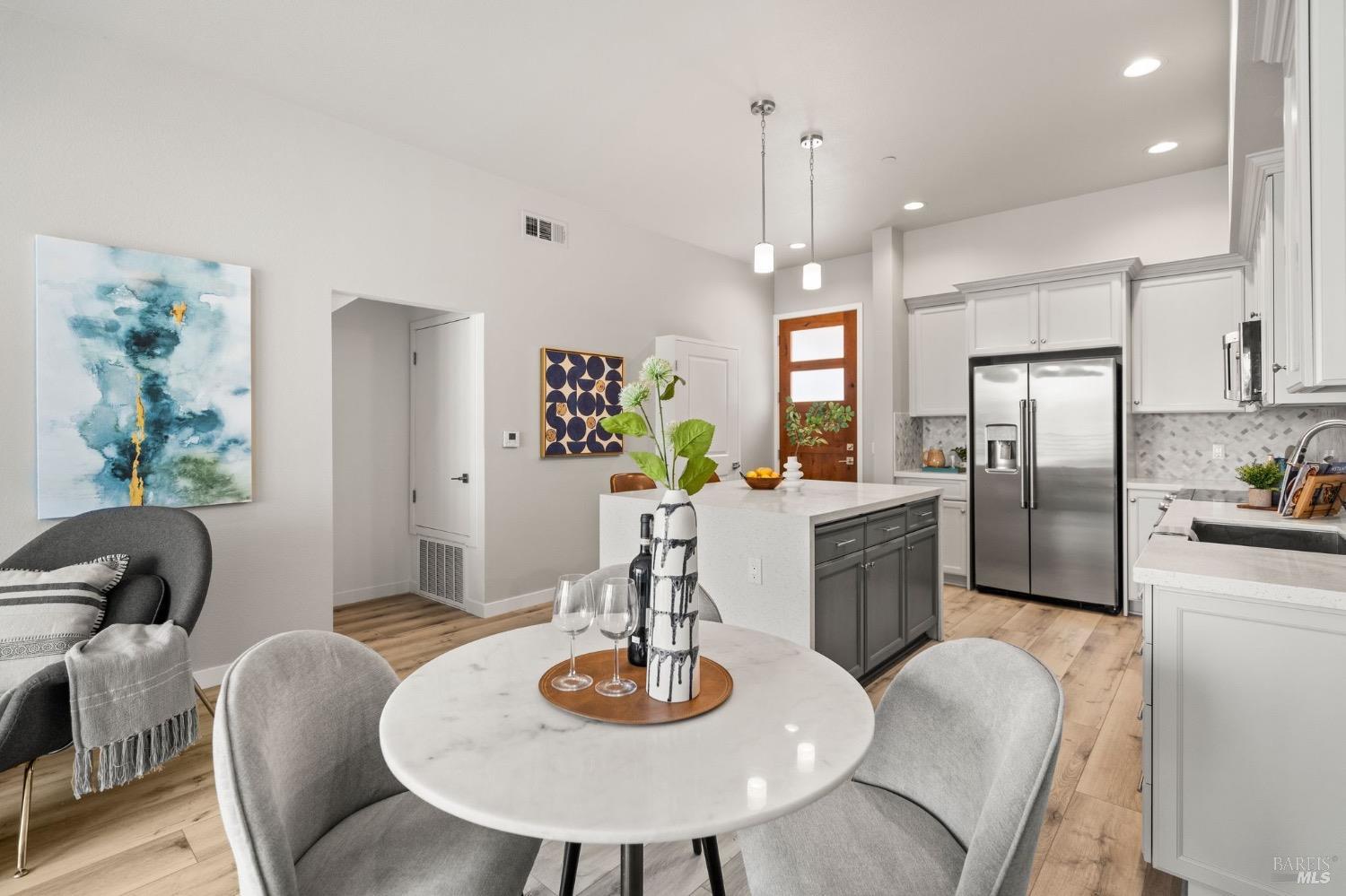 Detail Gallery Image 5 of 22 For 1655 2nd St #206,  Napa,  CA 94559 - 2 Beds | 2/1 Baths