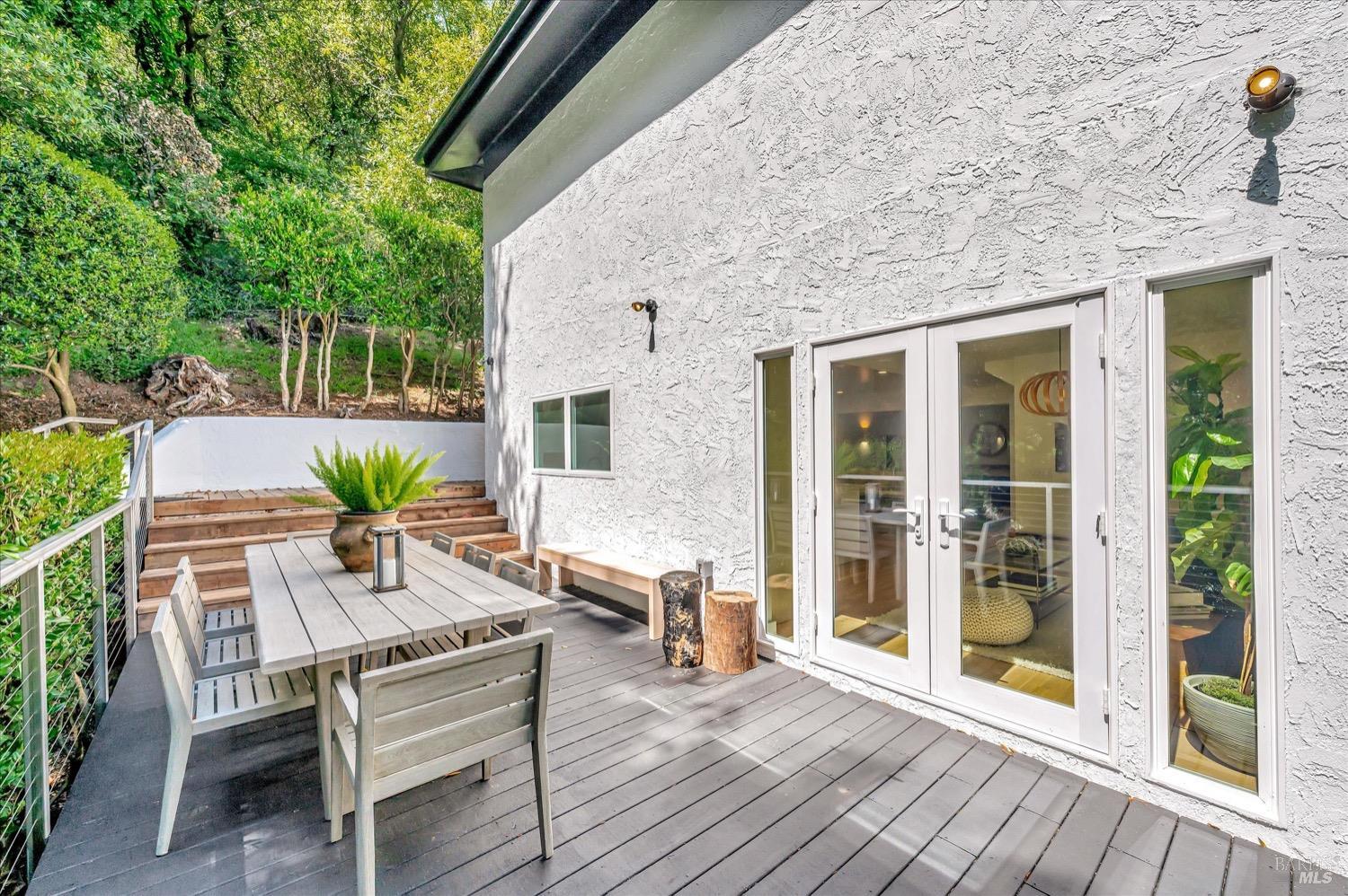 Detail Gallery Image 21 of 24 For 88 George Ln, Sausalito,  CA 94965 - 3 Beds | 2/1 Baths