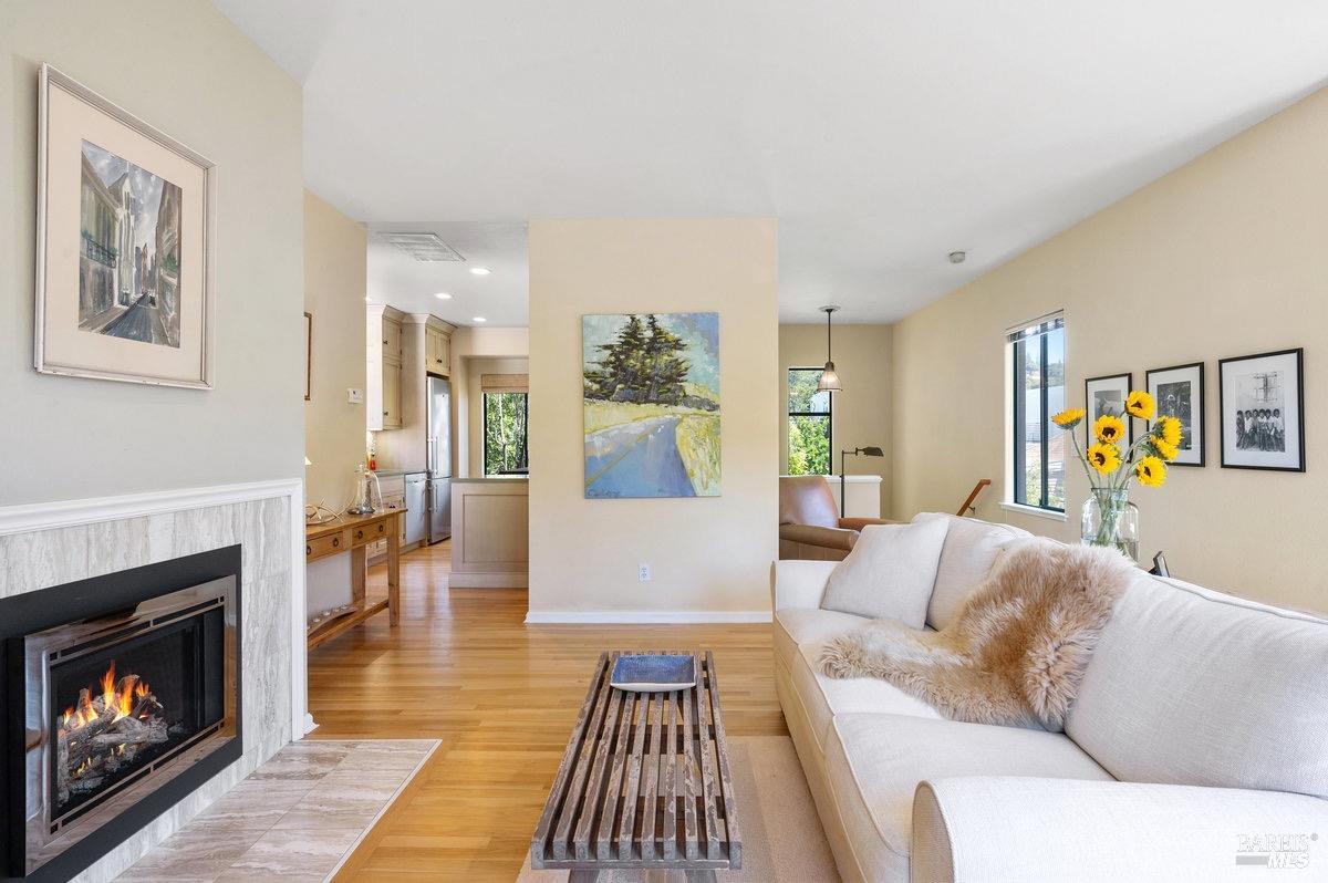 Detail Gallery Image 3 of 61 For 36 Mariposa Ave #1,  San Anselmo,  CA 94960 - 2 Beds | 2/1 Baths