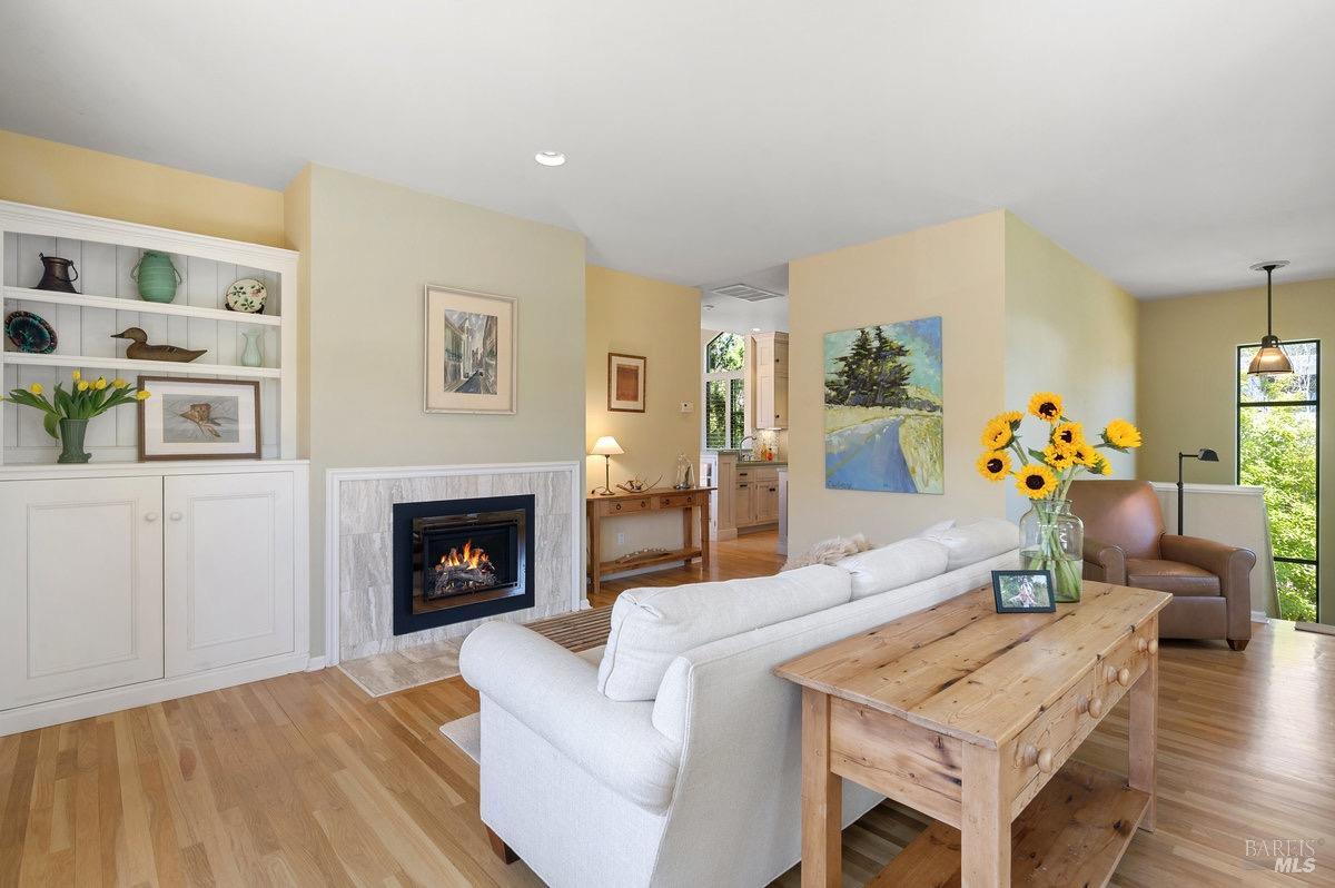 Detail Gallery Image 6 of 61 For 36 Mariposa Ave #1,  San Anselmo,  CA 94960 - 2 Beds | 2/1 Baths