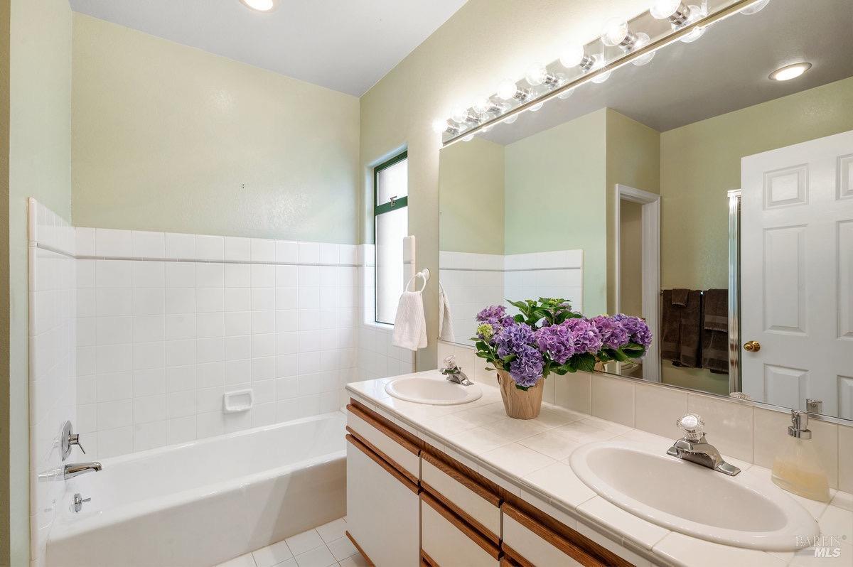 Detail Gallery Image 22 of 61 For 36 Mariposa Ave #1,  San Anselmo,  CA 94960 - 2 Beds | 2/1 Baths