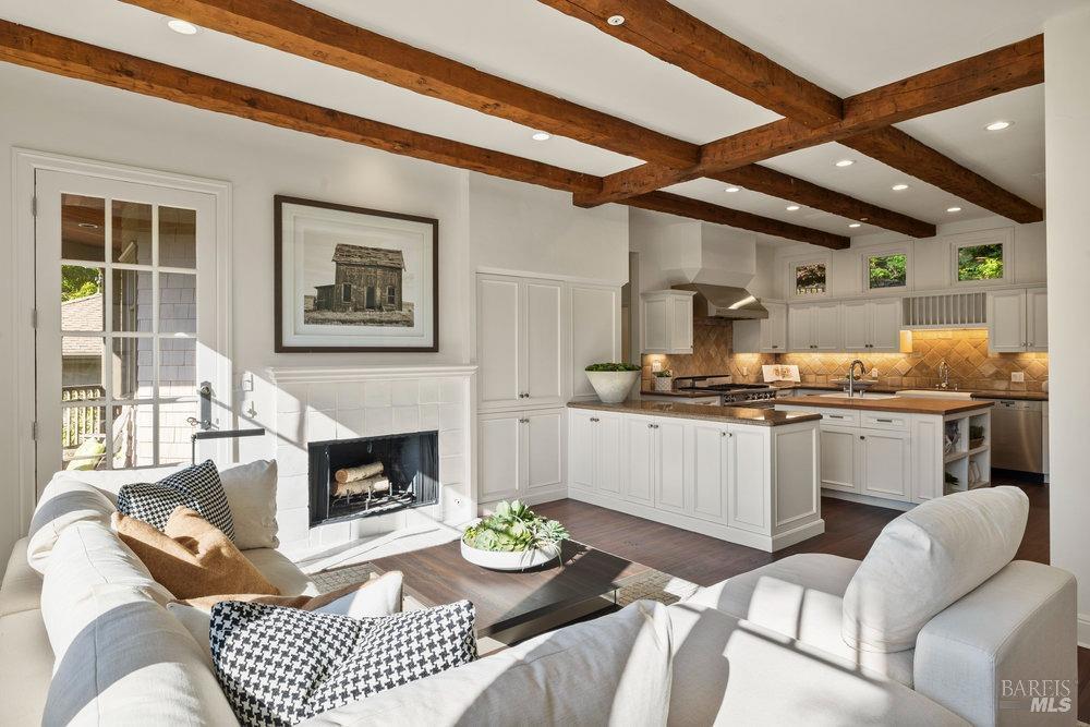 Detail Gallery Image 11 of 51 For 118 Woodbine Dr, Mill Valley,  CA 94941 - 5 Beds | 5/1 Baths