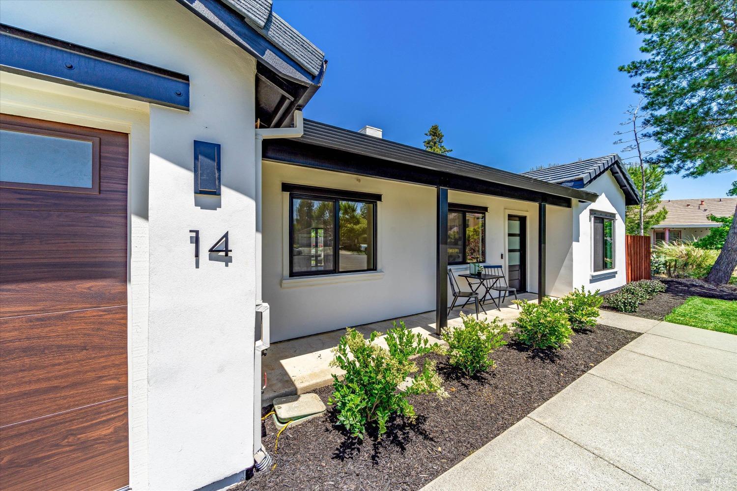 Detail Gallery Image 2 of 49 For 14 Manchester Ct, Napa,  CA 94558 - 3 Beds | 2 Baths