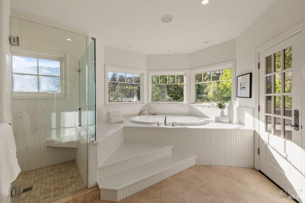 Detail Gallery Image 28 of 54 For 118 Woodbine Dr, Mill Valley,  CA 94941 - 5 Beds | 5/1 Baths