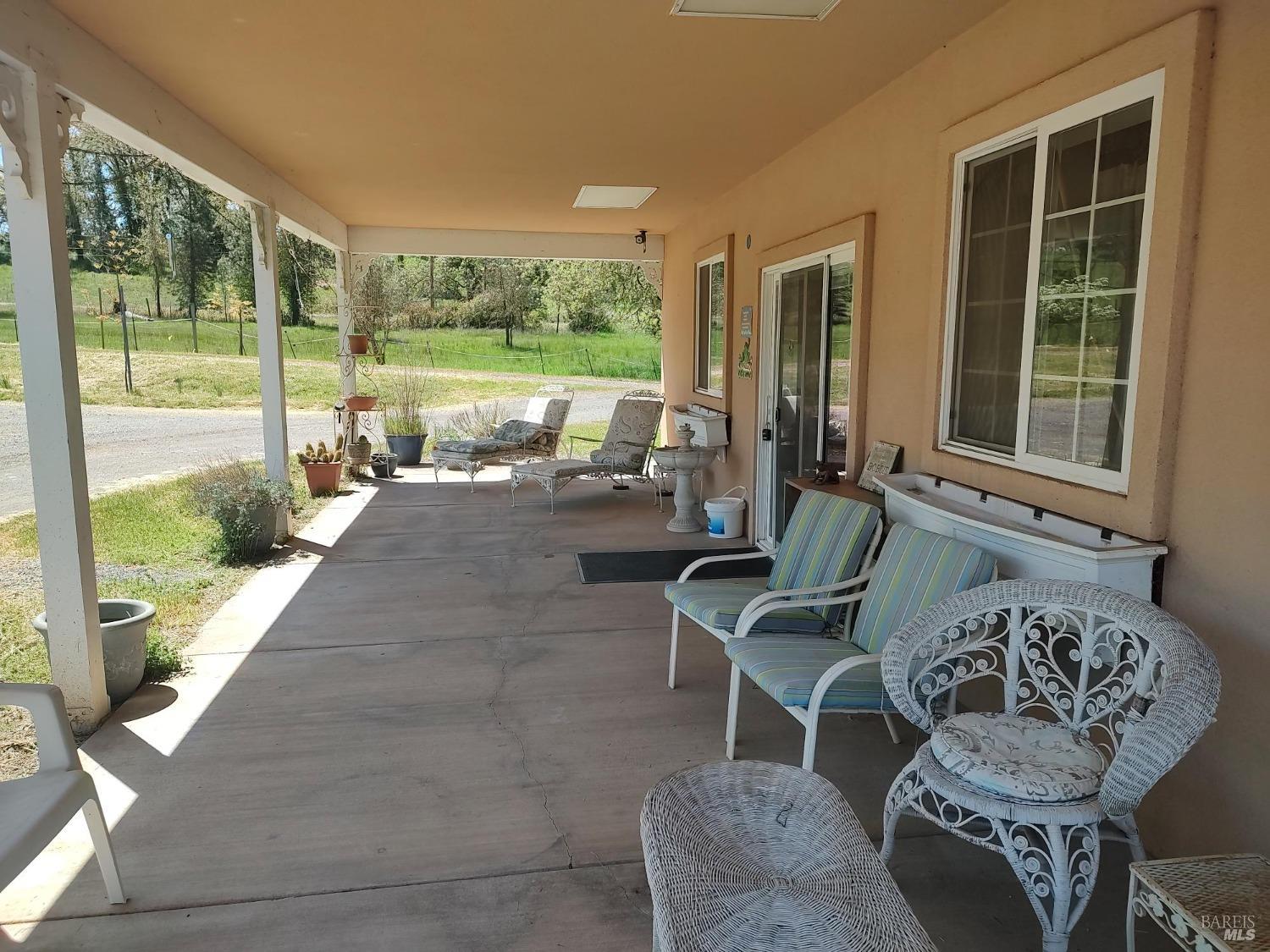 Detail Gallery Image 8 of 28 For 23005 Live Oak Rd, Willits,  CA 95490 - 3 Beds | 2/1 Baths