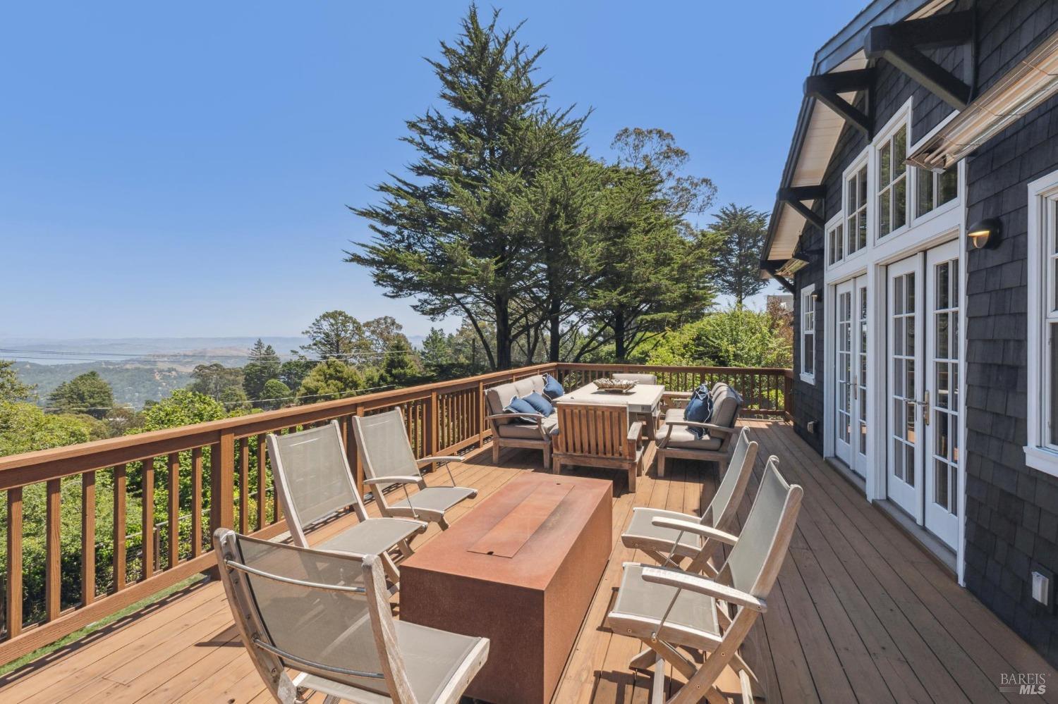 Detail Gallery Image 6 of 74 For 3 Ridge Ave, Mill Valley,  CA 94941 - 4 Beds | 3/1 Baths