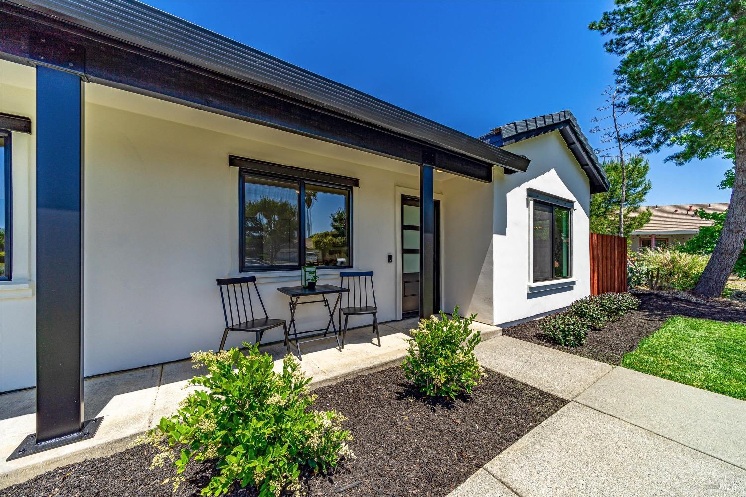 Detail Gallery Image 3 of 49 For 14 Manchester Ct, Napa,  CA 94558 - 3 Beds | 2 Baths