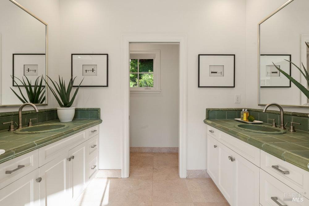 Detail Gallery Image 28 of 51 For 118 Woodbine Dr, Mill Valley,  CA 94941 - 5 Beds | 5/1 Baths