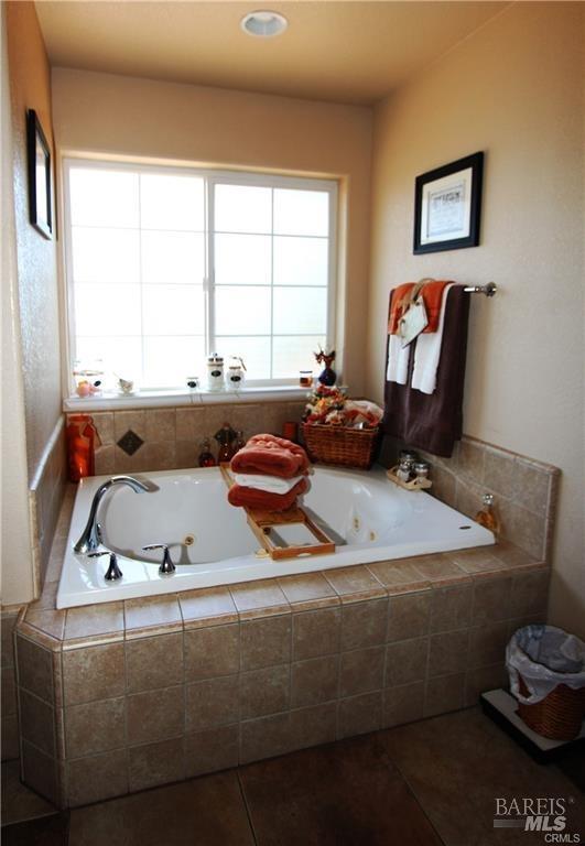 Detail Gallery Image 25 of 48 For 16300 Navajo Trl, Clearlake Oaks,  CA 95423 - 3 Beds | 2/1 Baths