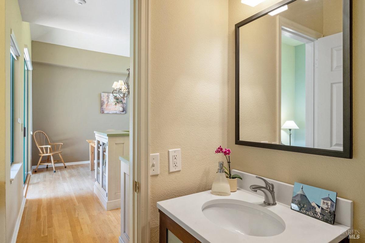 Detail Gallery Image 17 of 61 For 36 Mariposa Ave #1,  San Anselmo,  CA 94960 - 2 Beds | 2/1 Baths