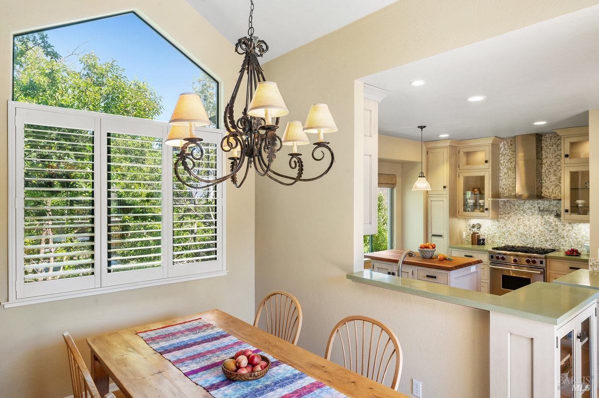 Detail Gallery Image 12 of 61 For 36 Mariposa Ave #1,  San Anselmo,  CA 94960 - 2 Beds | 2/1 Baths