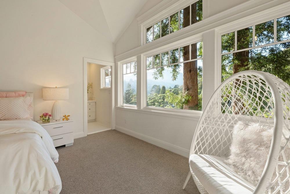 Detail Gallery Image 33 of 54 For 118 Woodbine Dr, Mill Valley,  CA 94941 - 5 Beds | 5/1 Baths