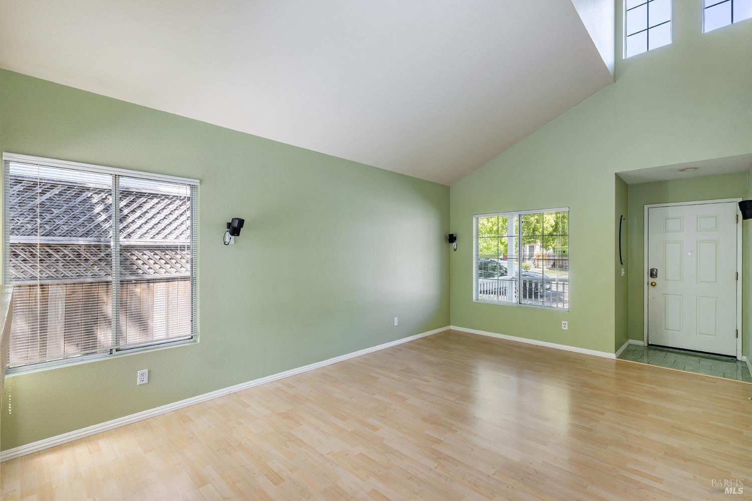 Detail Gallery Image 5 of 33 For 1255 Pickett St, Sonoma,  CA 95476 - 3 Beds | 2/1 Baths