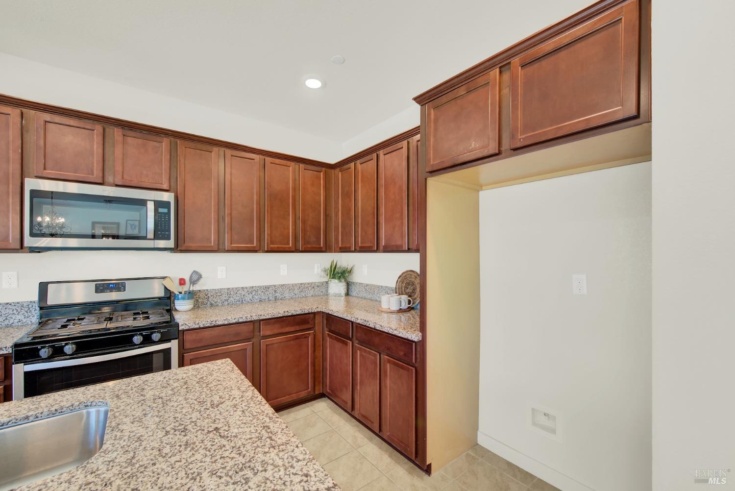 Detail Gallery Image 22 of 52 For 1075 Johns Hopkins Ct, Dixon,  CA 95620 - 3 Beds | 2/1 Baths