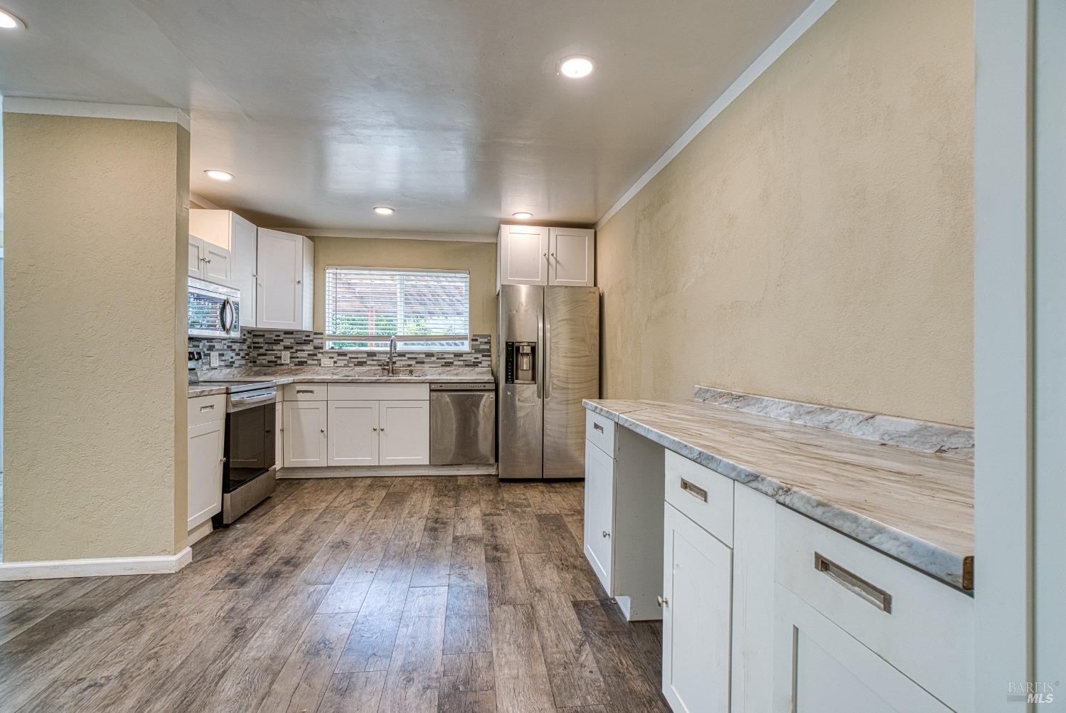 Detail Gallery Image 7 of 28 For 16227 17th Ave, Clearlake,  CA 95422 - 3 Beds | 2 Baths