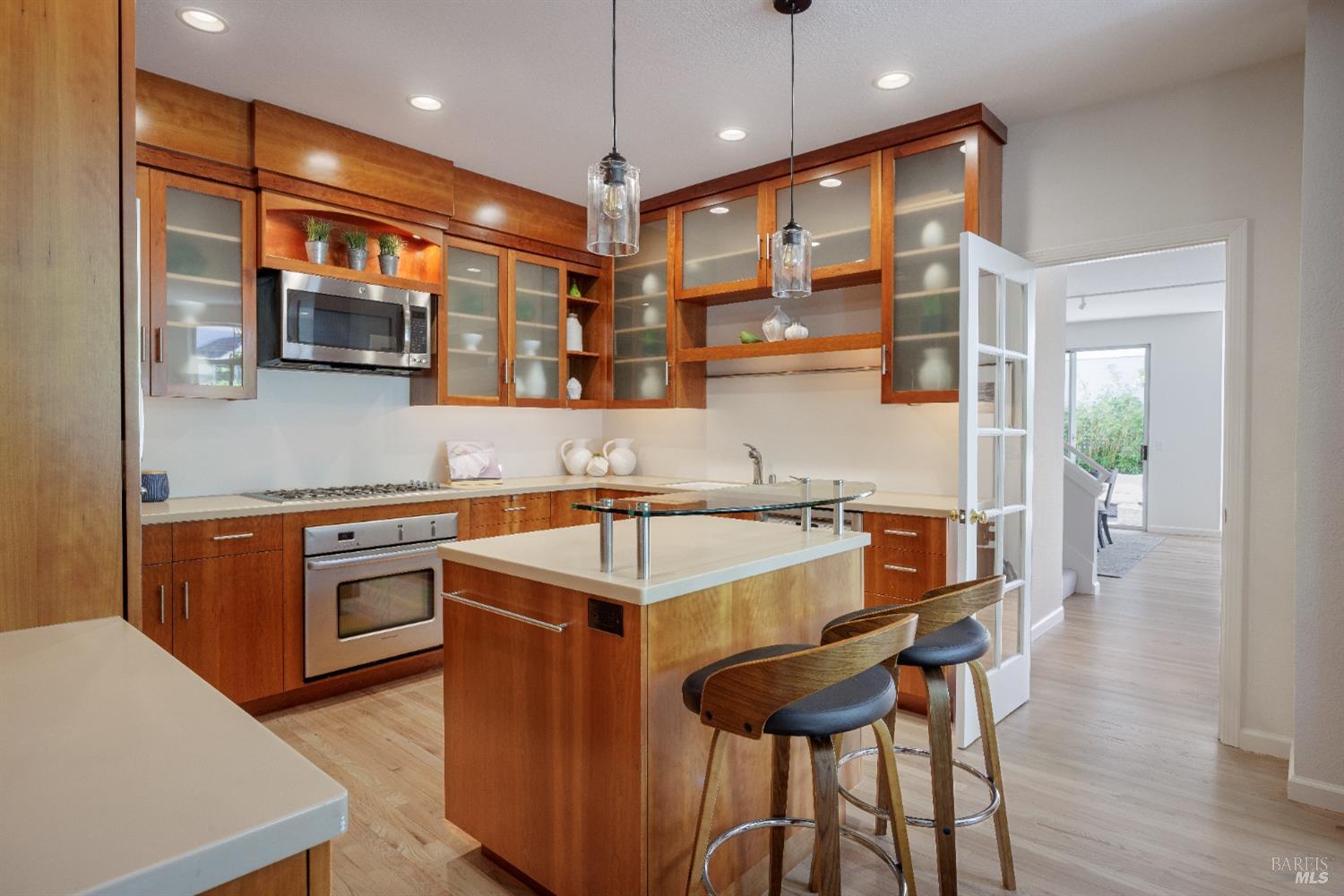 Detail Gallery Image 9 of 34 For 238 Catalina Blvd, San Rafael,  CA 94901 - 3 Beds | 2/1 Baths