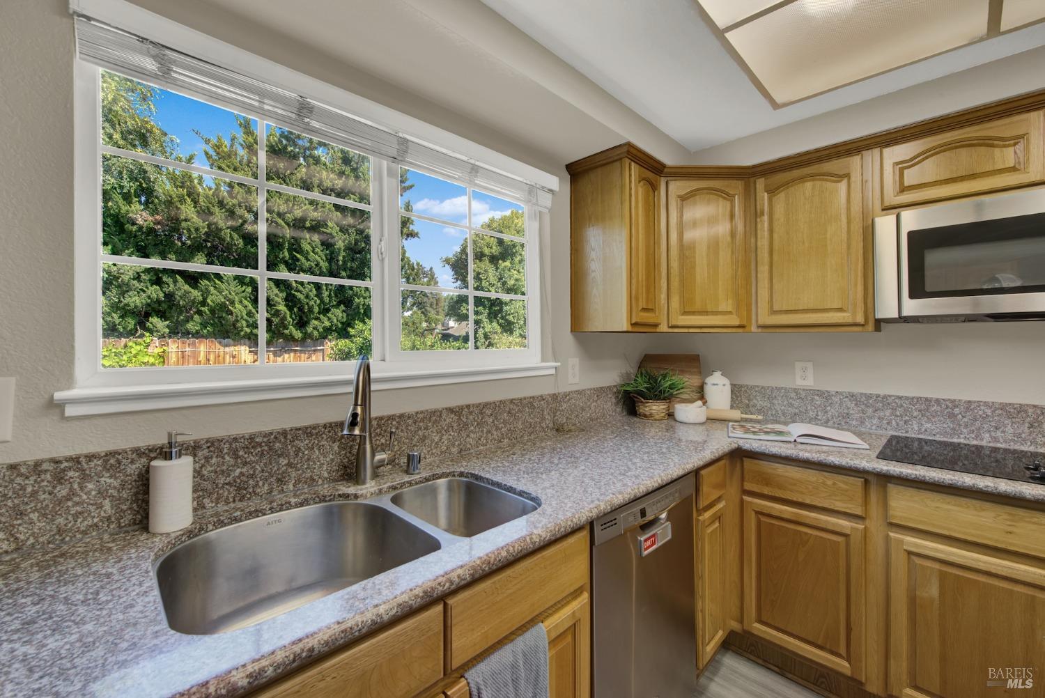 Detail Gallery Image 15 of 49 For 773 Tulare Dr, Vacaville,  CA 95687 - 4 Beds | 2/1 Baths
