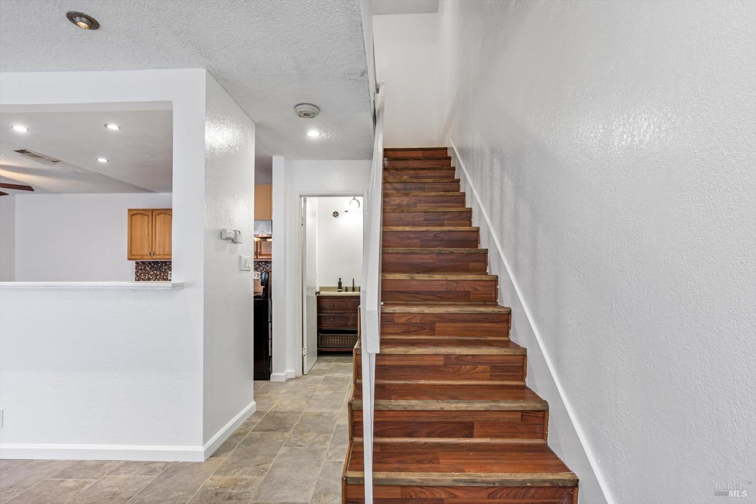 Detail Gallery Image 4 of 22 For 165 Oddstad Dr #50,  Vallejo,  CA 94589 - 2 Beds | 1/1 Baths