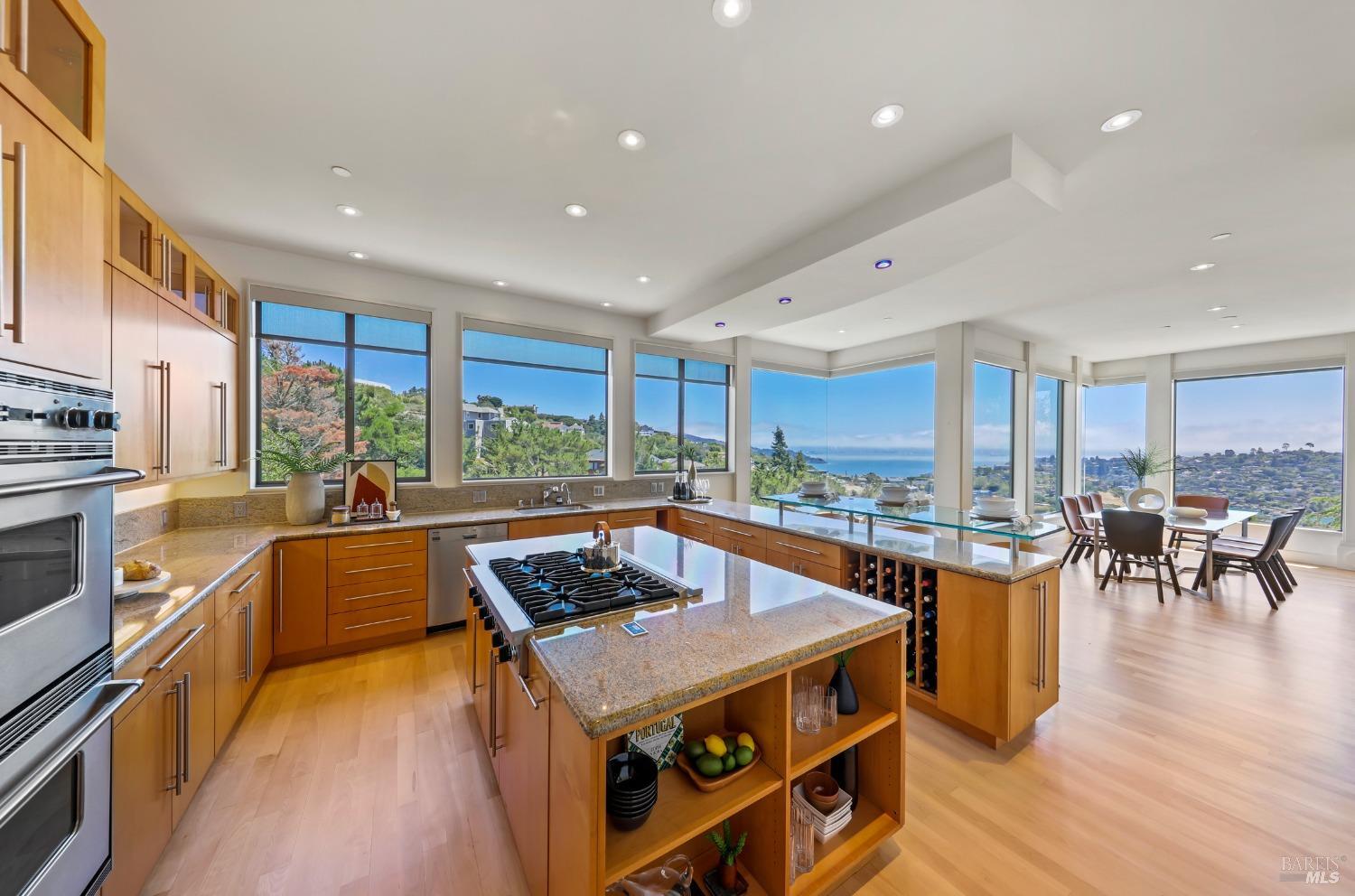 Detail Gallery Image 4 of 50 For 21 Tara Hill Rd, Tiburon,  CA 94920 - 4 Beds | 3/1 Baths