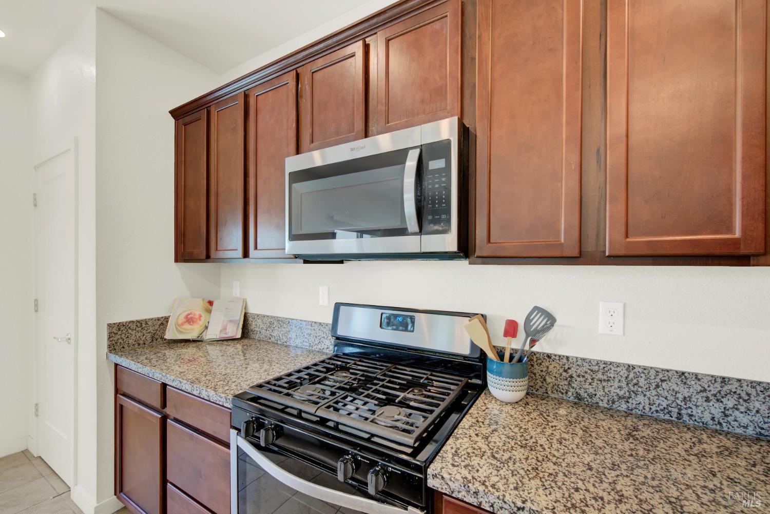 Detail Gallery Image 20 of 52 For 1075 Johns Hopkins Ct, Dixon,  CA 95620 - 3 Beds | 2/1 Baths