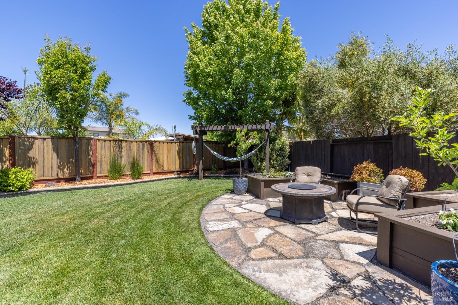 Detail Gallery Image 40 of 47 For 514 Chablis Dr, Windsor,  CA 95492 - 4 Beds | 2/1 Baths
