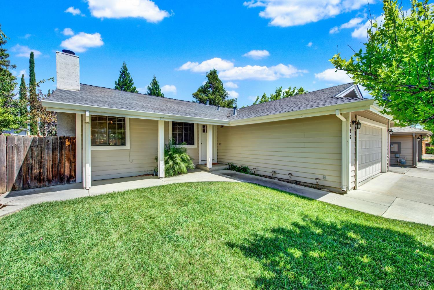 Detail Gallery Image 2 of 43 For 596 Tipperary Dr, Vacaville,  CA 95688 - 3 Beds | 2 Baths
