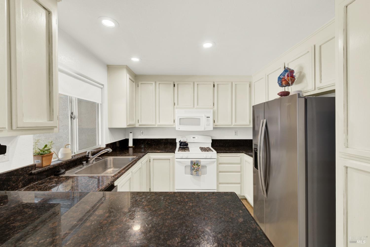Detail Gallery Image 15 of 43 For 596 Tipperary Dr, Vacaville,  CA 95688 - 3 Beds | 2 Baths