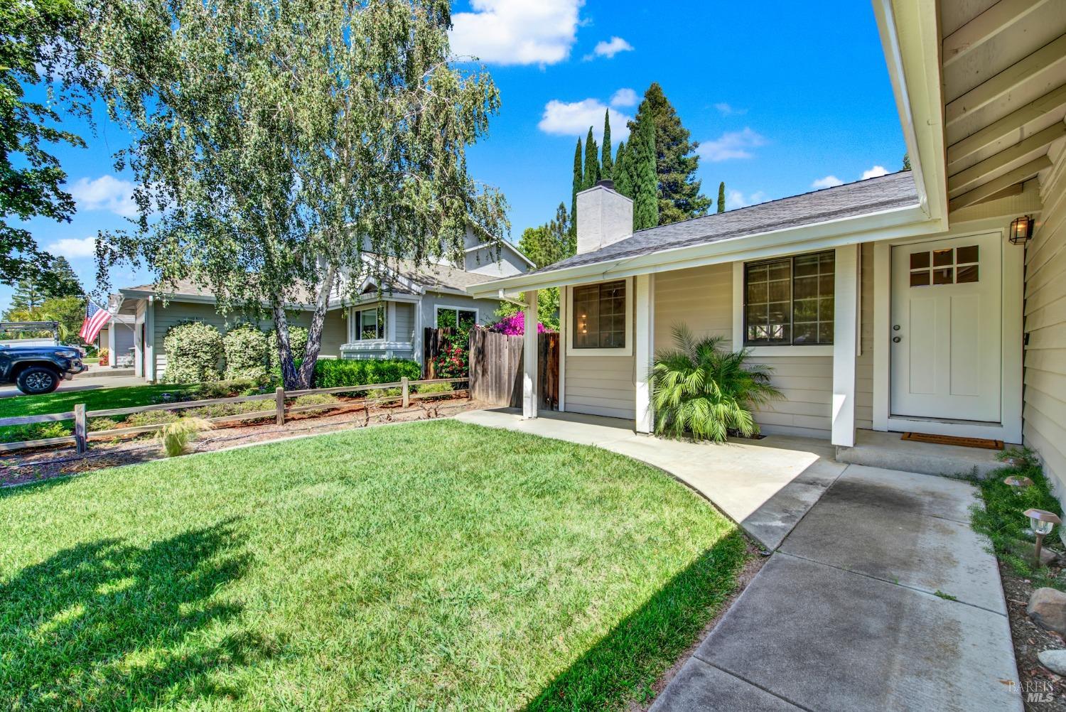 Detail Gallery Image 5 of 43 For 596 Tipperary Dr, Vacaville,  CA 95688 - 3 Beds | 2 Baths