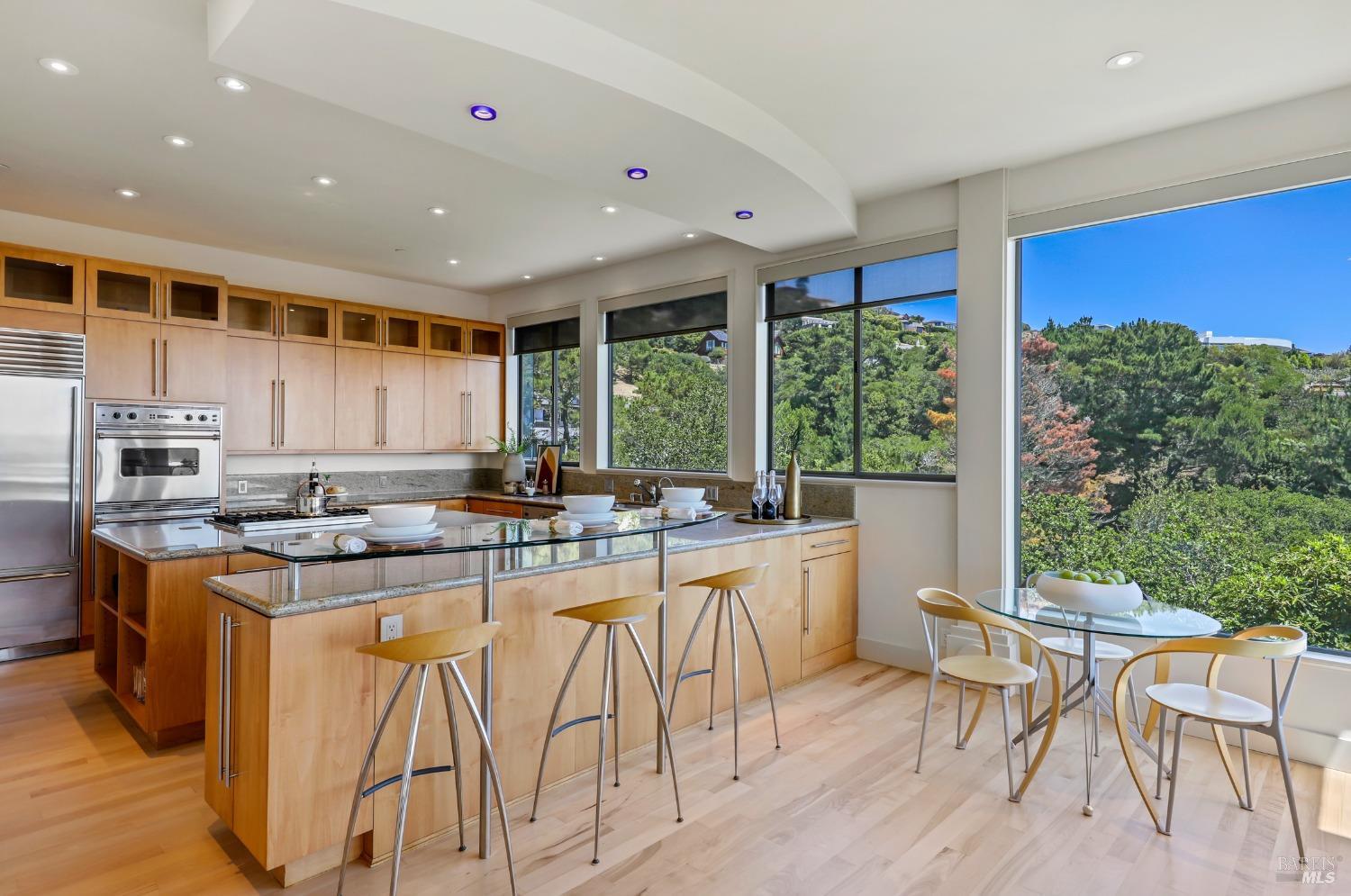 Detail Gallery Image 17 of 50 For 21 Tara Hill Rd, Tiburon,  CA 94920 - 4 Beds | 3/1 Baths