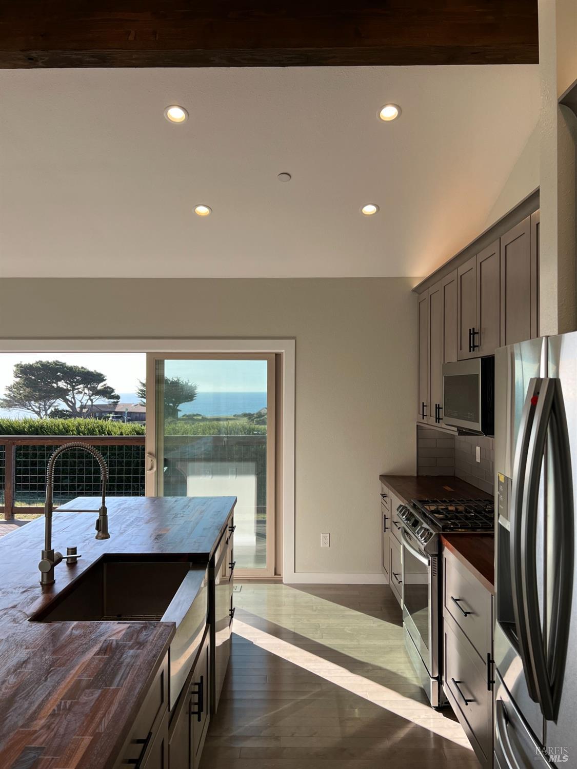 Detail Gallery Image 30 of 59 For 14920 Mallo Pass Dr, Irish Beach,  CA 95459 - 2 Beds | 2 Baths