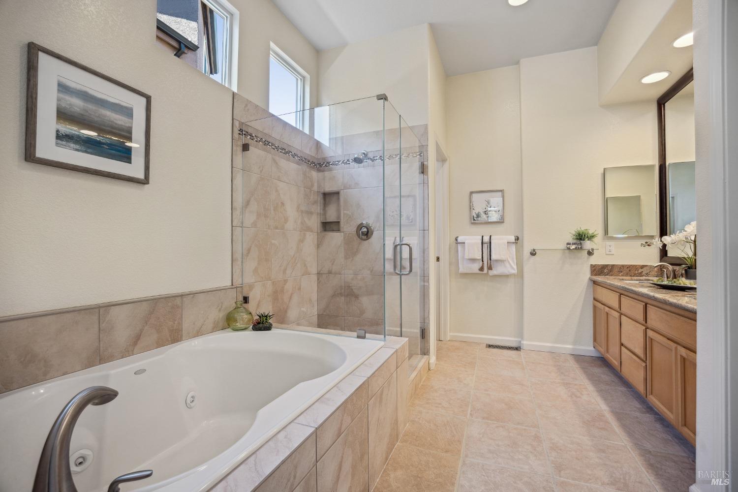 Detail Gallery Image 16 of 44 For 3 Sapporo Ct, Petaluma,  CA 94954 - 3 Beds | 2 Baths