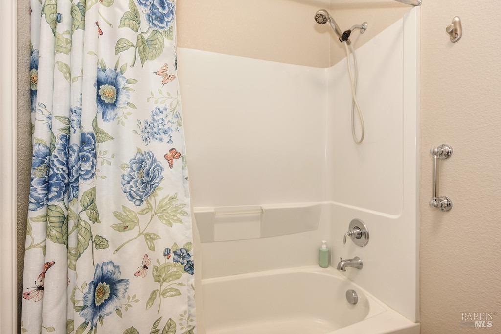 Detail Gallery Image 19 of 22 For 738 Surrey Ct, Fairfield,  CA 94533 - 4 Beds | 2/1 Baths