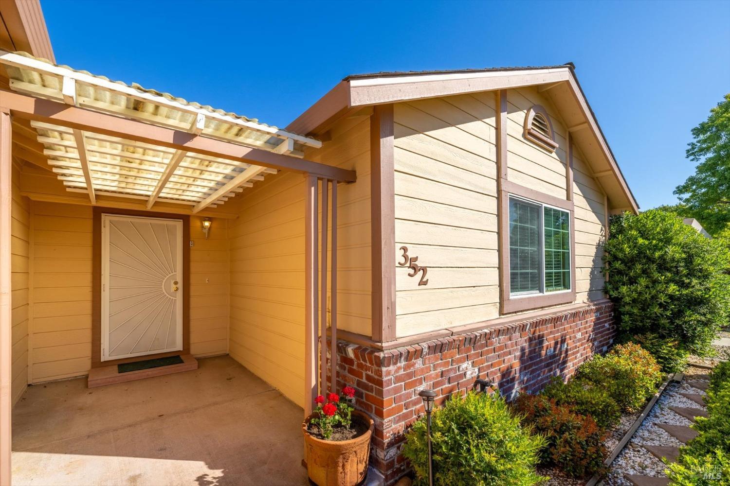 Detail Gallery Image 3 of 45 For 352 White Sands Dr, Vacaville,  CA 95687 - 3 Beds | 2 Baths