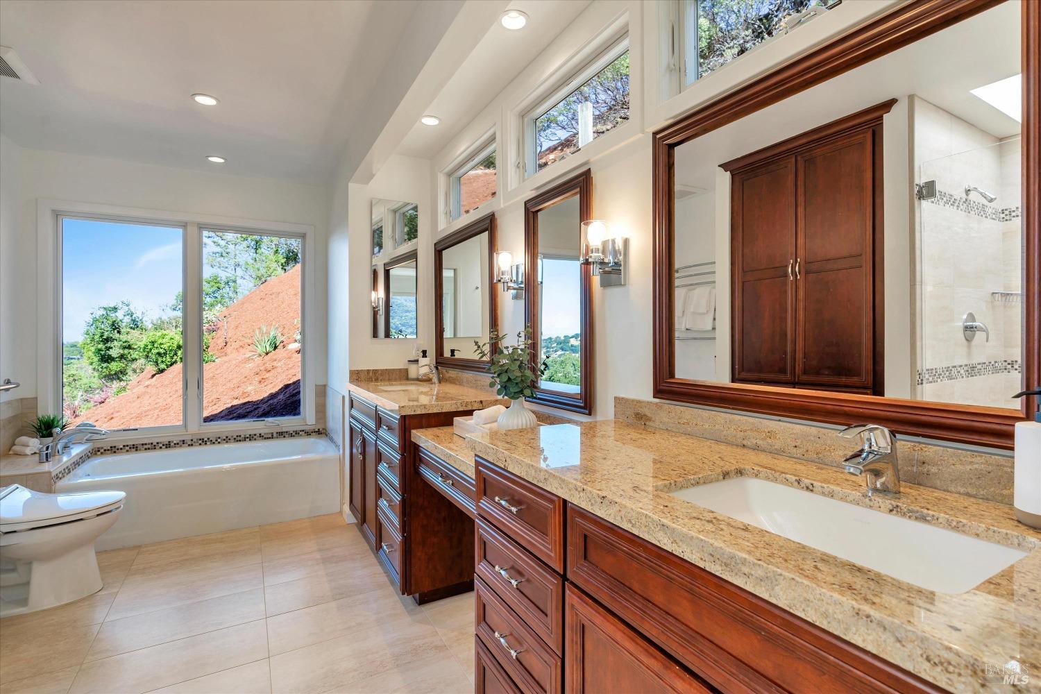Detail Gallery Image 25 of 59 For 27 Burning Tree Dr, Novato,  CA 94949 - 5 Beds | 4/1 Baths