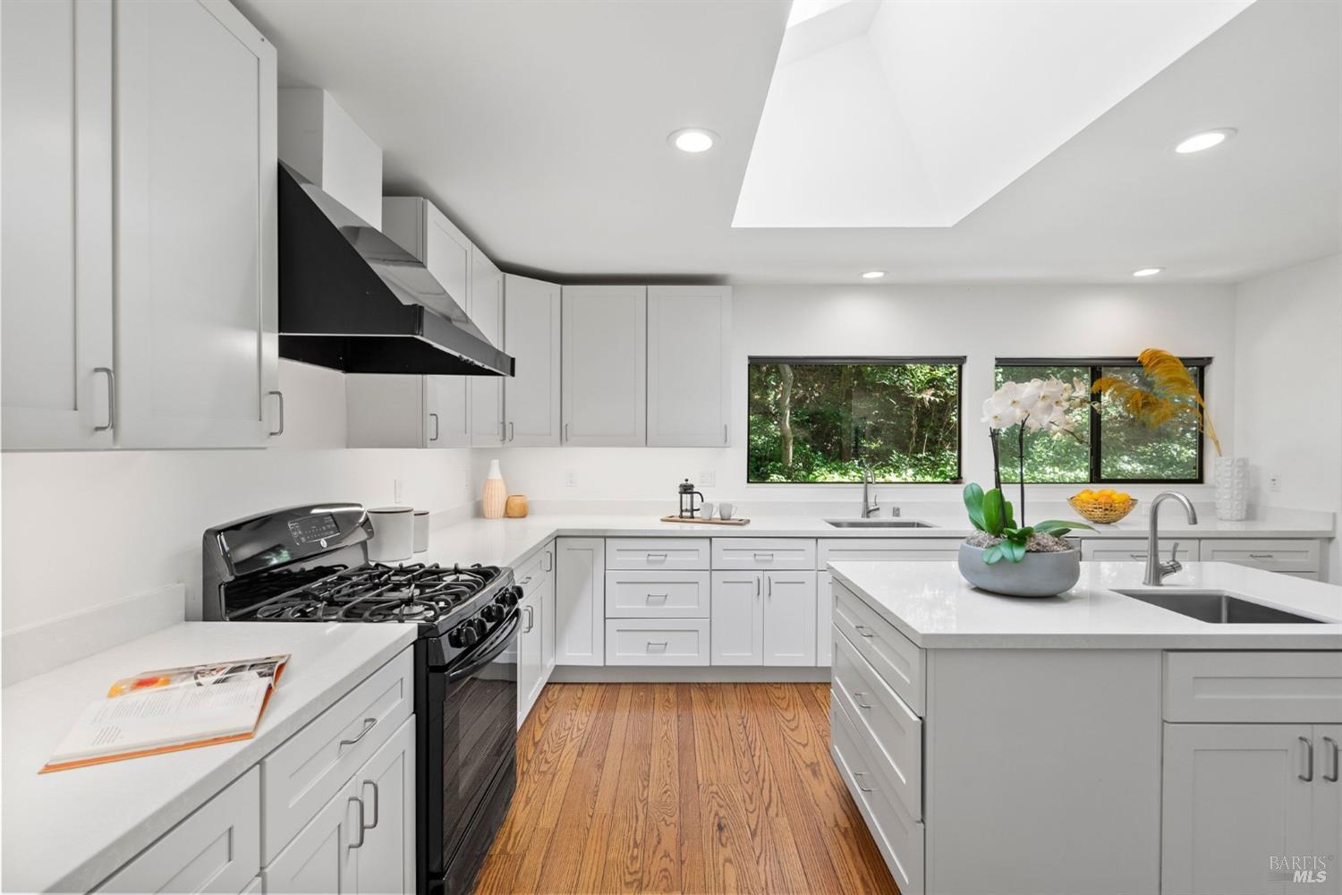 Detail Gallery Image 21 of 49 For 118 Cypress Ave, Kentfield,  CA 94904 - 3 Beds | 2 Baths