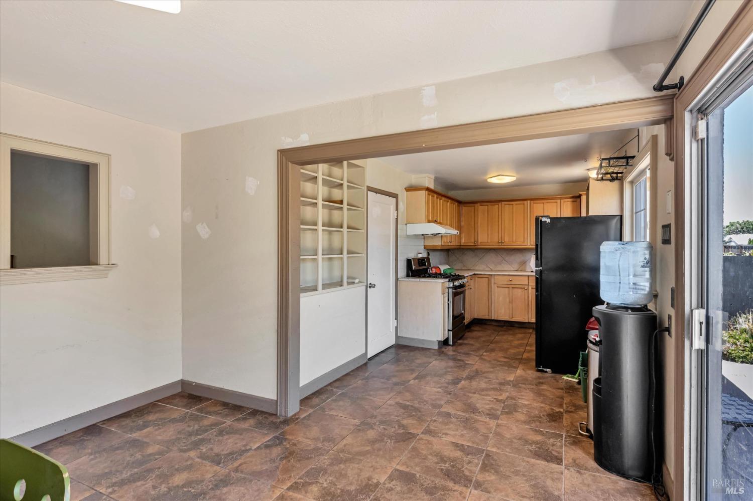 Detail Gallery Image 9 of 31 For 22462 Hesperian Blvd, Hayward,  CA 94541 - 3 Beds | 2 Baths