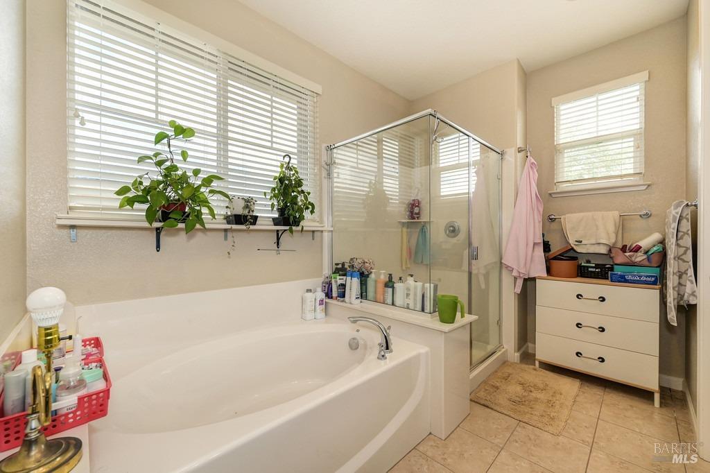 Detail Gallery Image 16 of 22 For 738 Surrey Ct, Fairfield,  CA 94533 - 4 Beds | 2/1 Baths