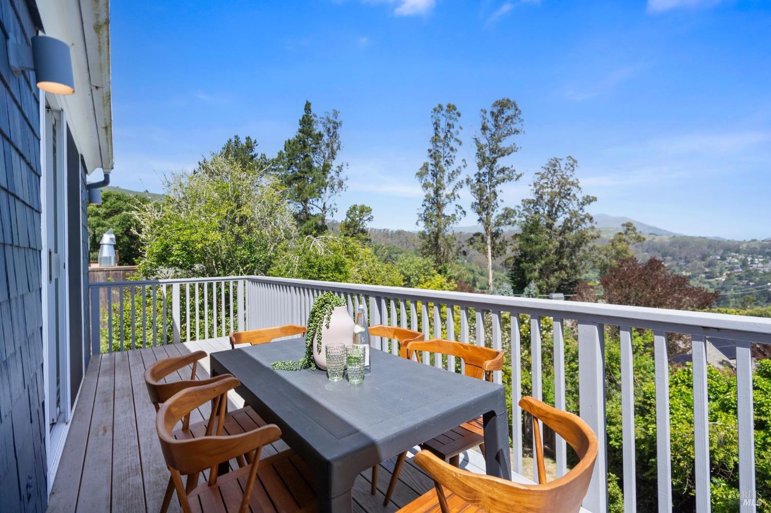 Detail Gallery Image 24 of 31 For 881 Marin Dr, Mill Valley,  CA 94941 - 3 Beds | 2/1 Baths