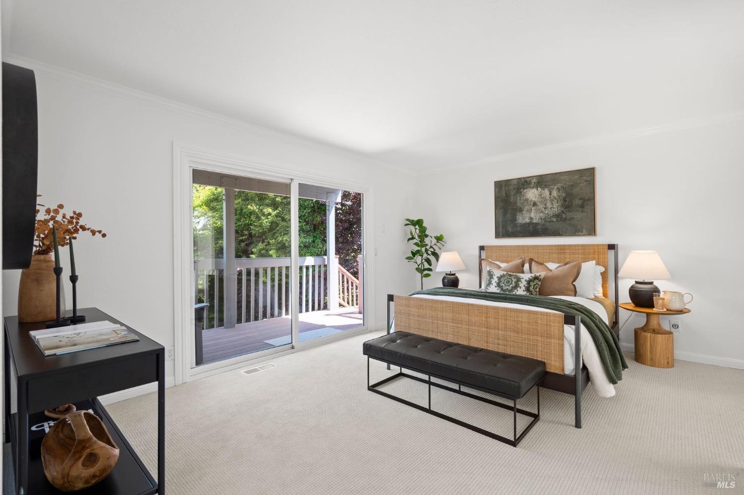 Detail Gallery Image 14 of 31 For 881 Marin Dr, Mill Valley,  CA 94941 - 3 Beds | 2/1 Baths