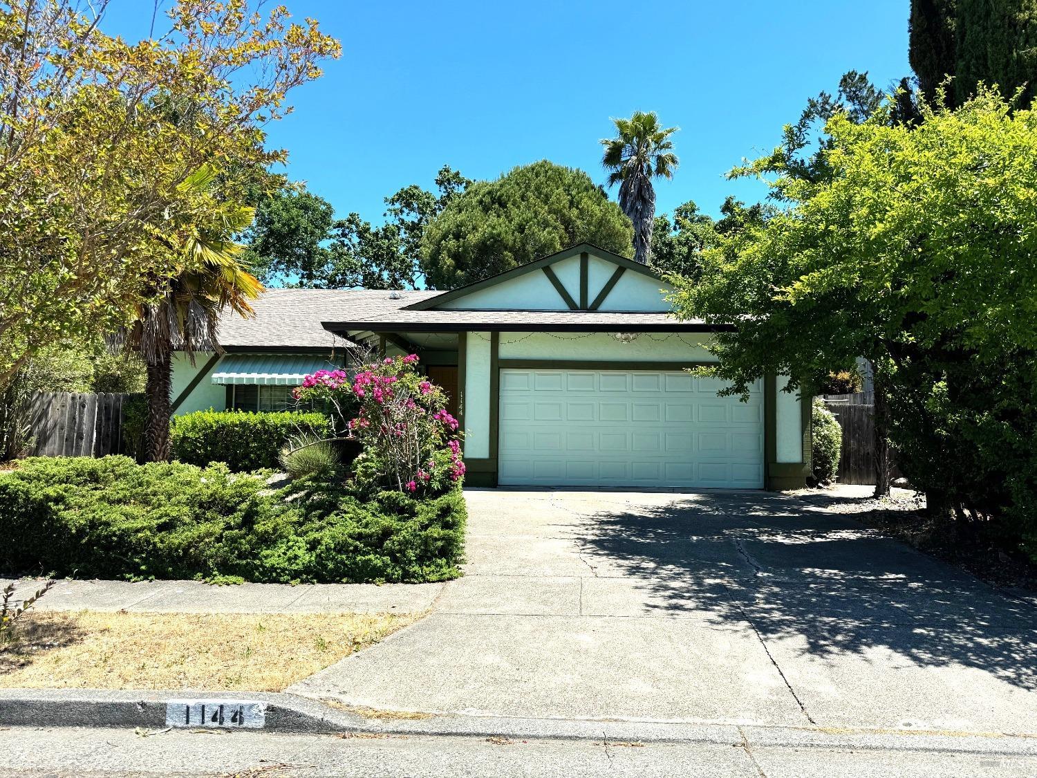 Detail Gallery Image 1 of 1 For 1144 Prunetree Ct, Santa Rosa,  CA 95401 - 3 Beds | 2 Baths