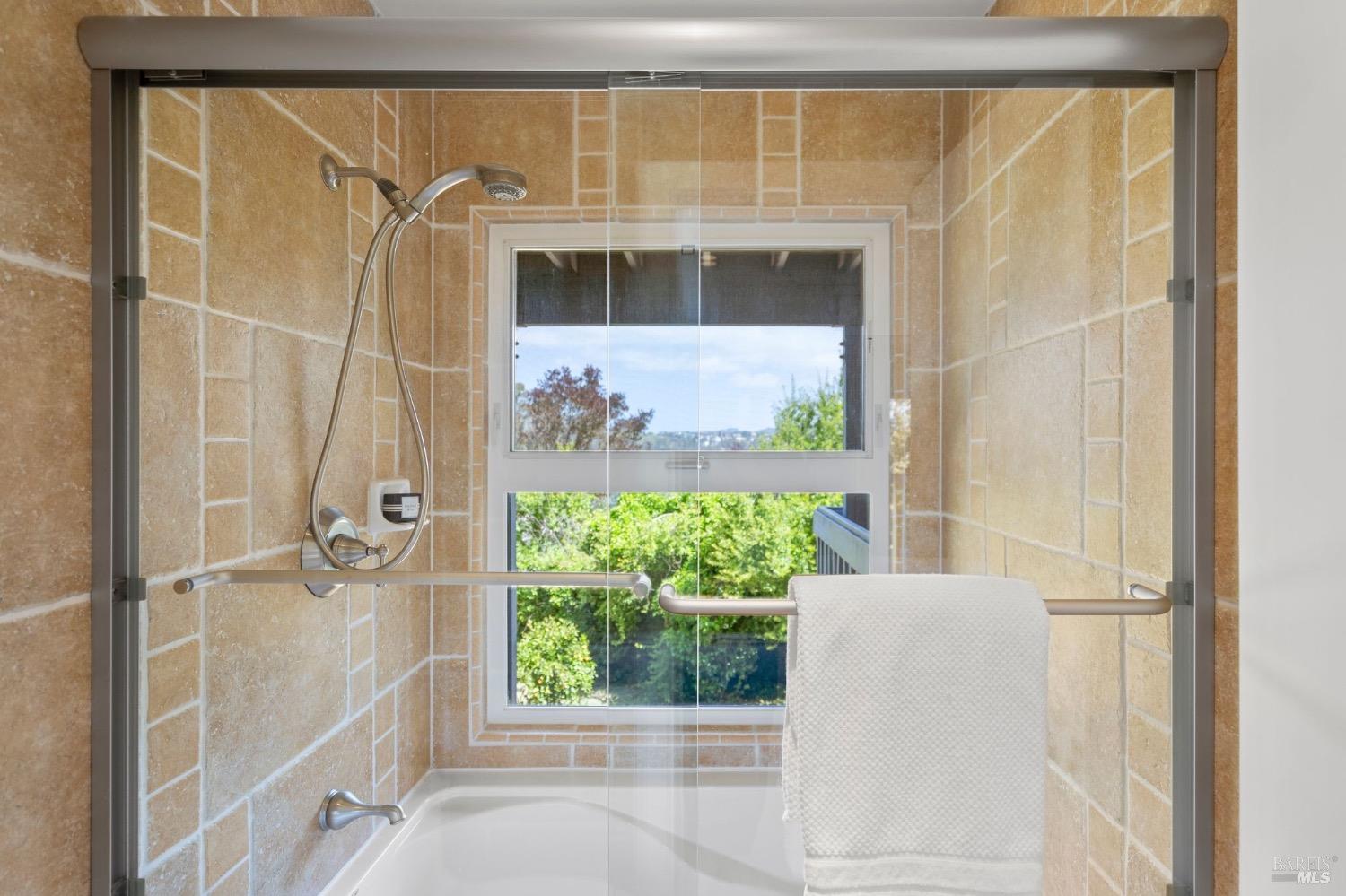 Detail Gallery Image 19 of 31 For 881 Marin Dr, Mill Valley,  CA 94941 - 3 Beds | 2/1 Baths