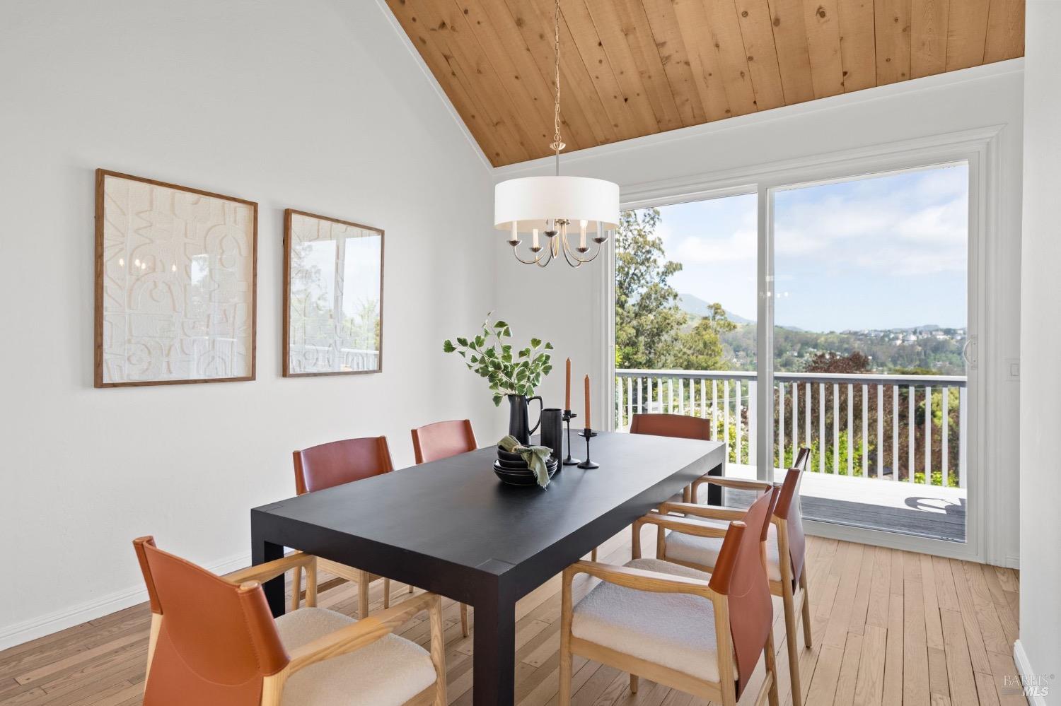 Detail Gallery Image 9 of 31 For 881 Marin Dr, Mill Valley,  CA 94941 - 3 Beds | 2/1 Baths