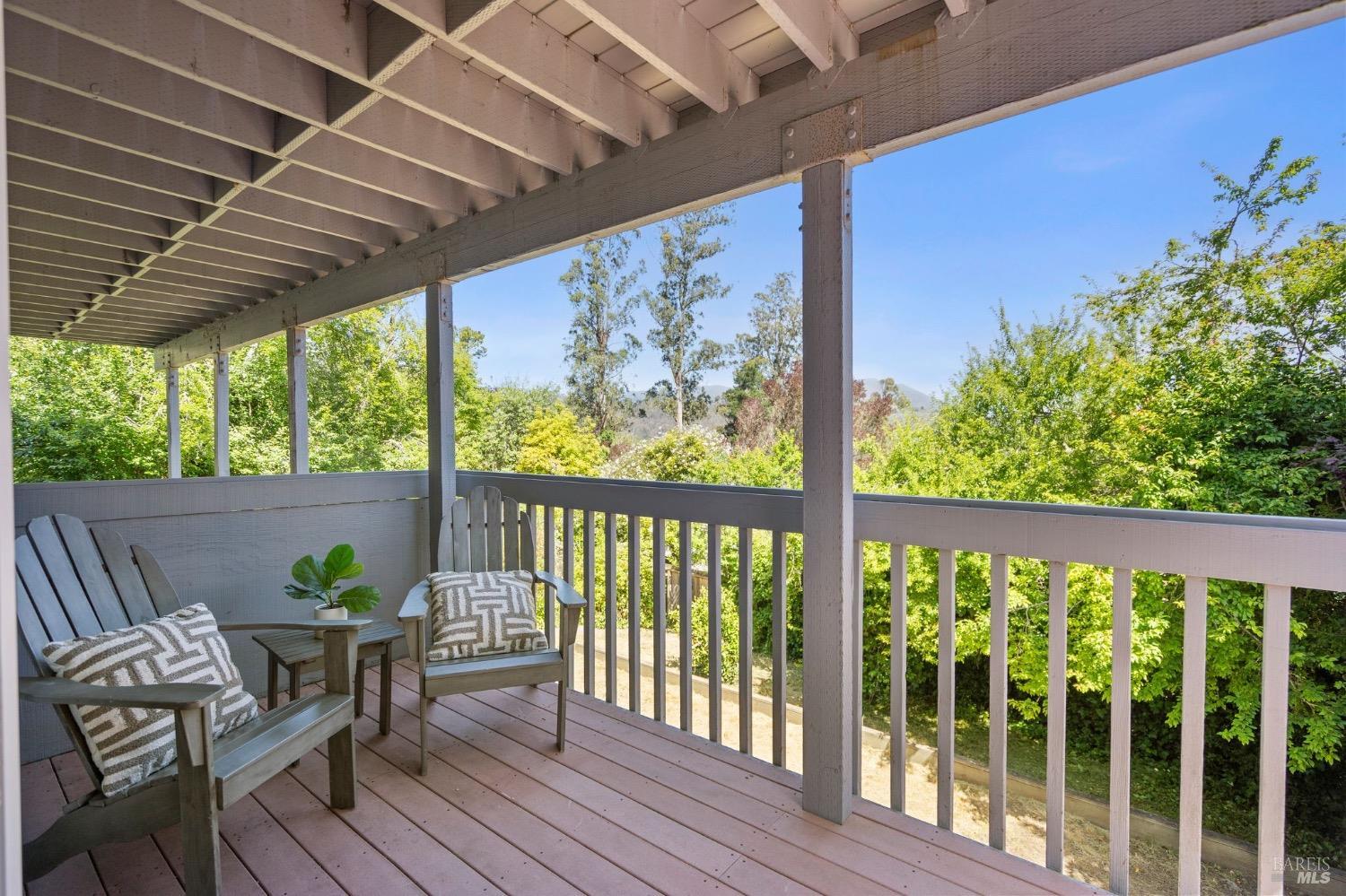 Detail Gallery Image 26 of 31 For 881 Marin Dr, Mill Valley,  CA 94941 - 3 Beds | 2/1 Baths
