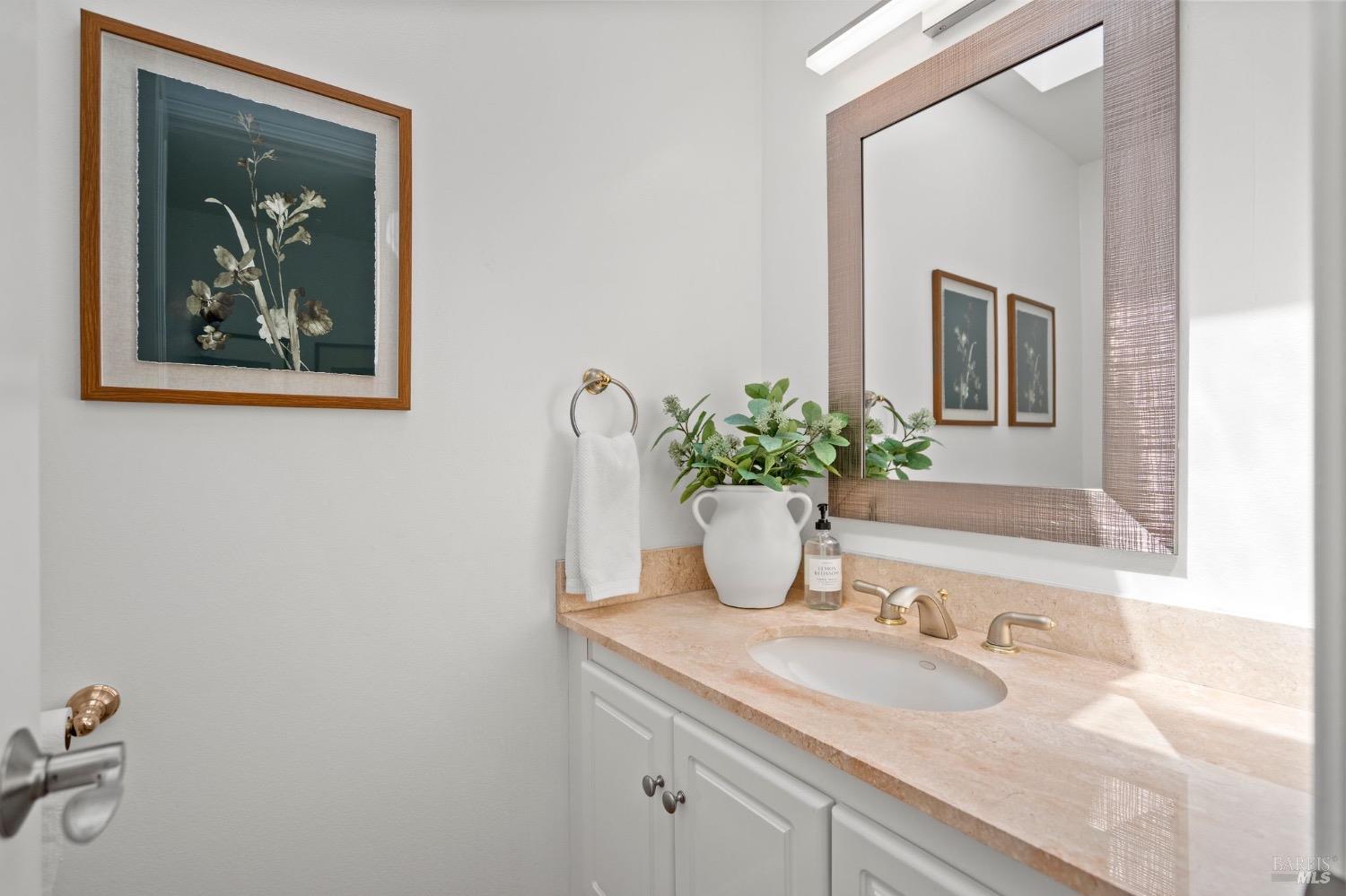 Detail Gallery Image 21 of 31 For 881 Marin Dr, Mill Valley,  CA 94941 - 3 Beds | 2/1 Baths